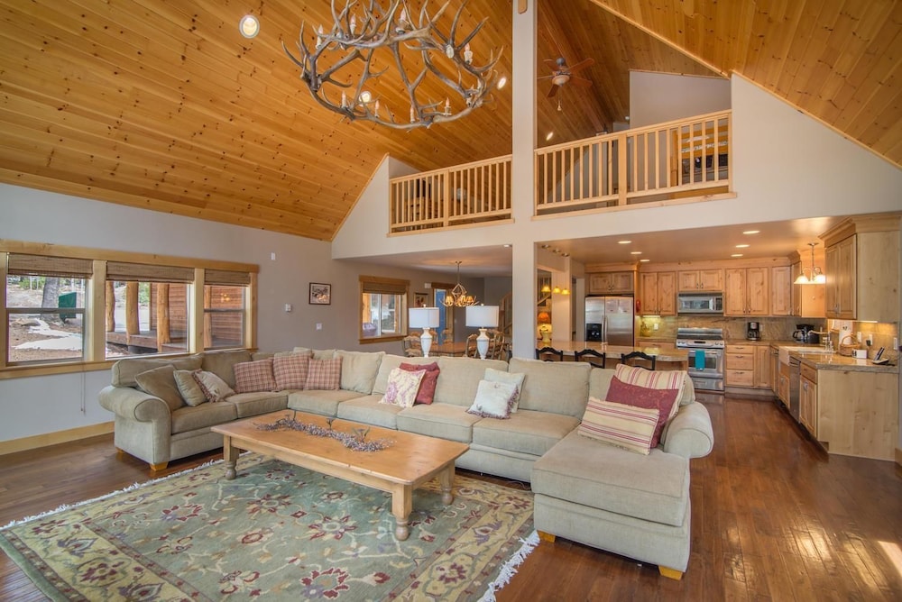 Family House, 3 Bedrooms, Mountainside photo 2