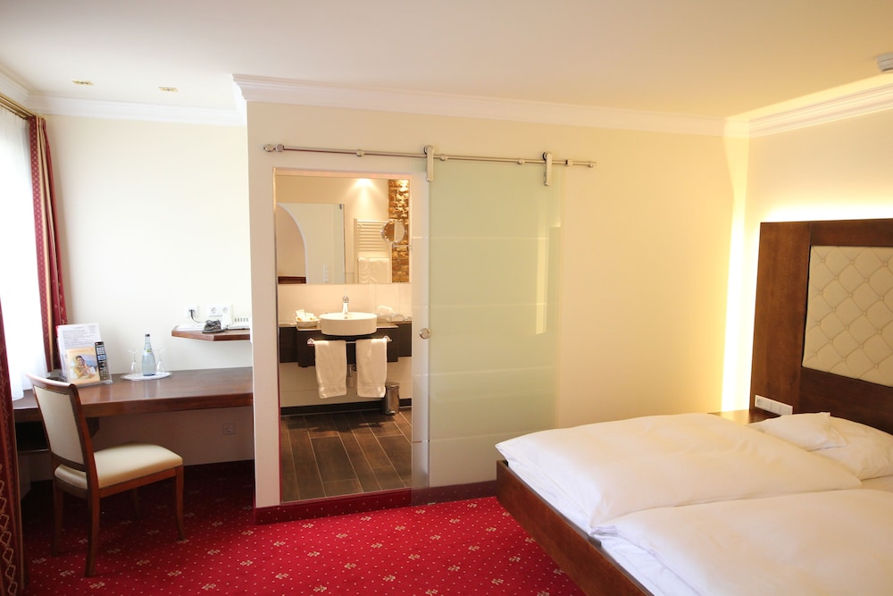 Junior Suite (Main Building) - Photo 3