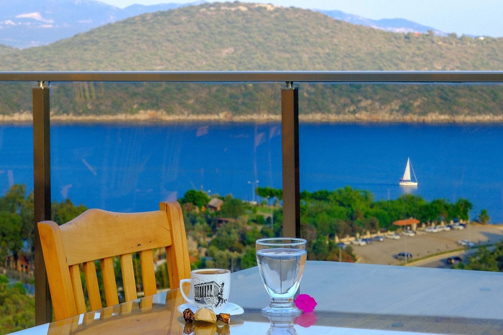 Standard Twin Room, Multiple Beds, Pool Access, Sea View photo 2