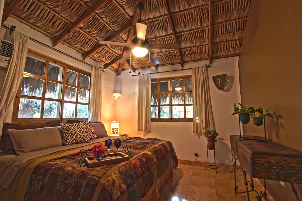 Hammock-Bungalow, Thatched Roof, 1 Bedroom, King Bed, Twin Bed, Open-Air Living room w/ Hammock photo 2
