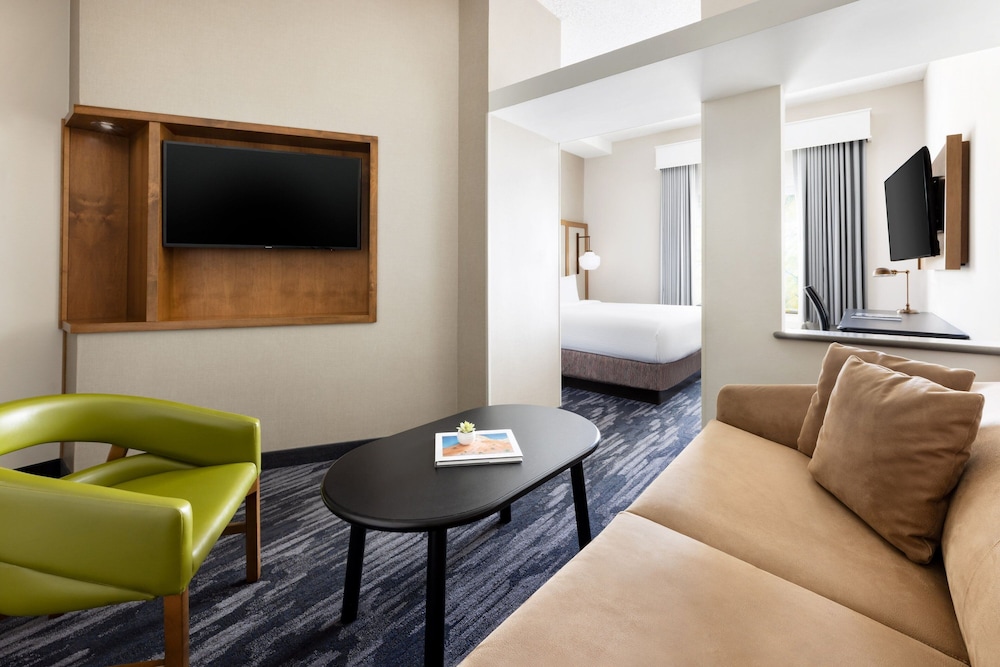 Suite, 1 Bedroom (Mobility/Hearing Accessible, Tub)