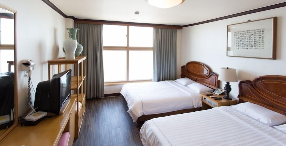 Royal Suite 8F photo 1
