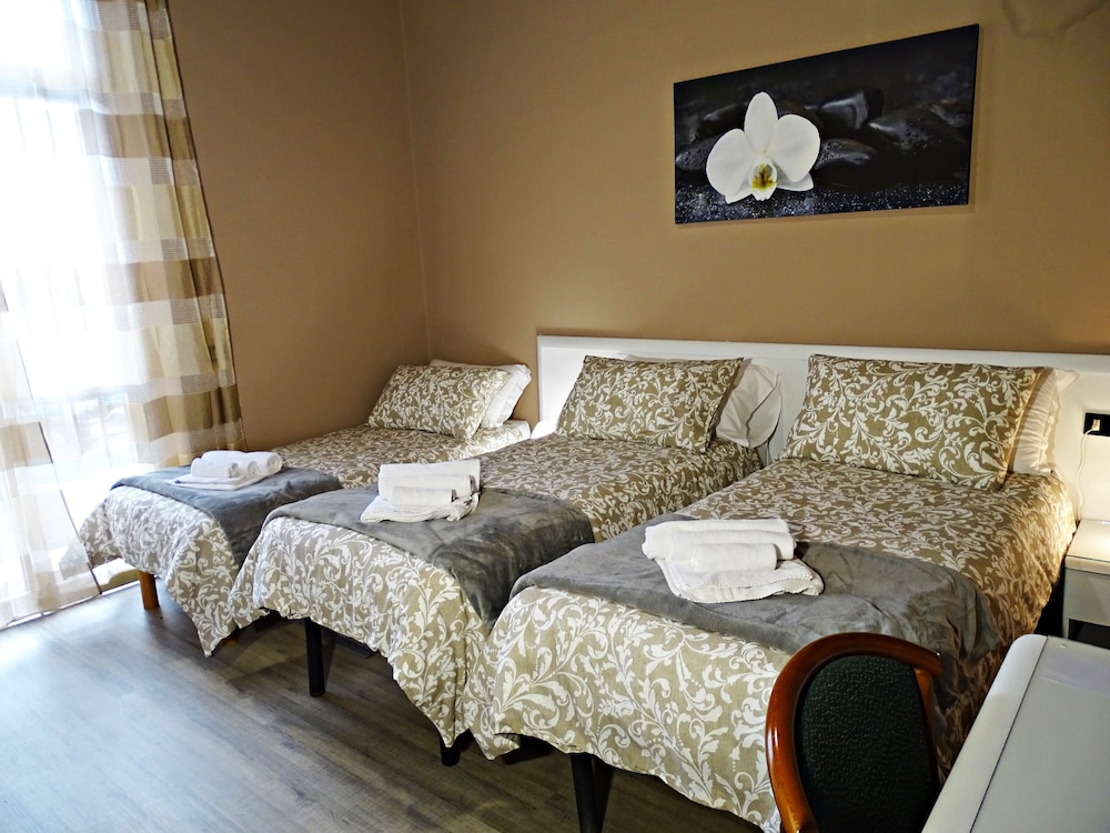 Classic Triple Room - Photo 8