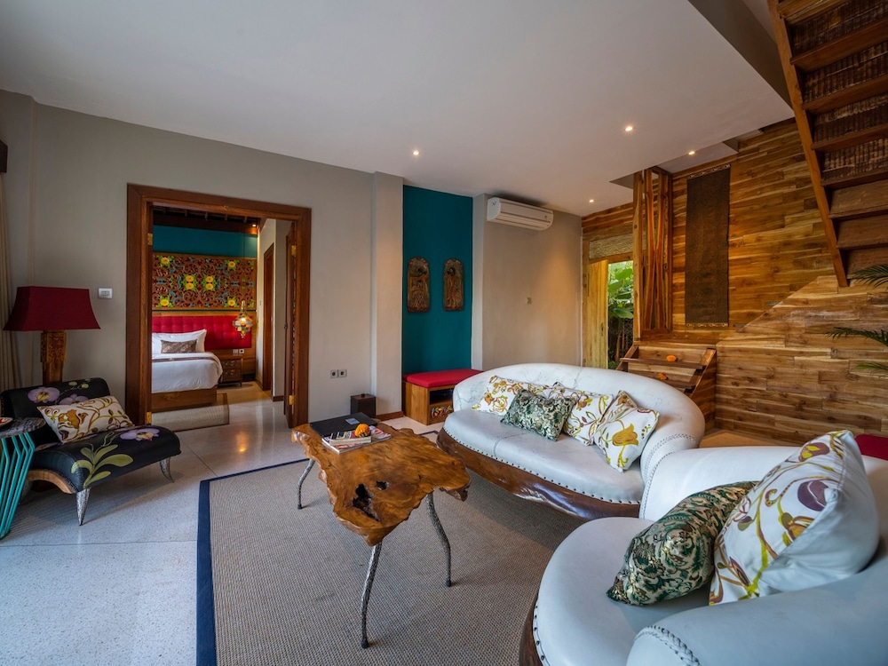 Ethnical Three Bedroom with Pool - Photo 8