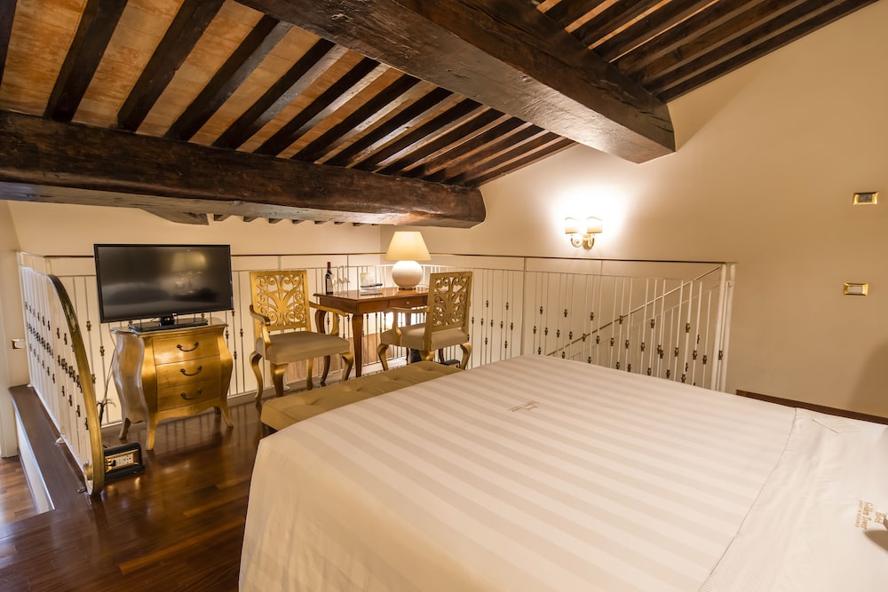 Junior Room, 1 Double Bed with Sofa bed - Photo 3
