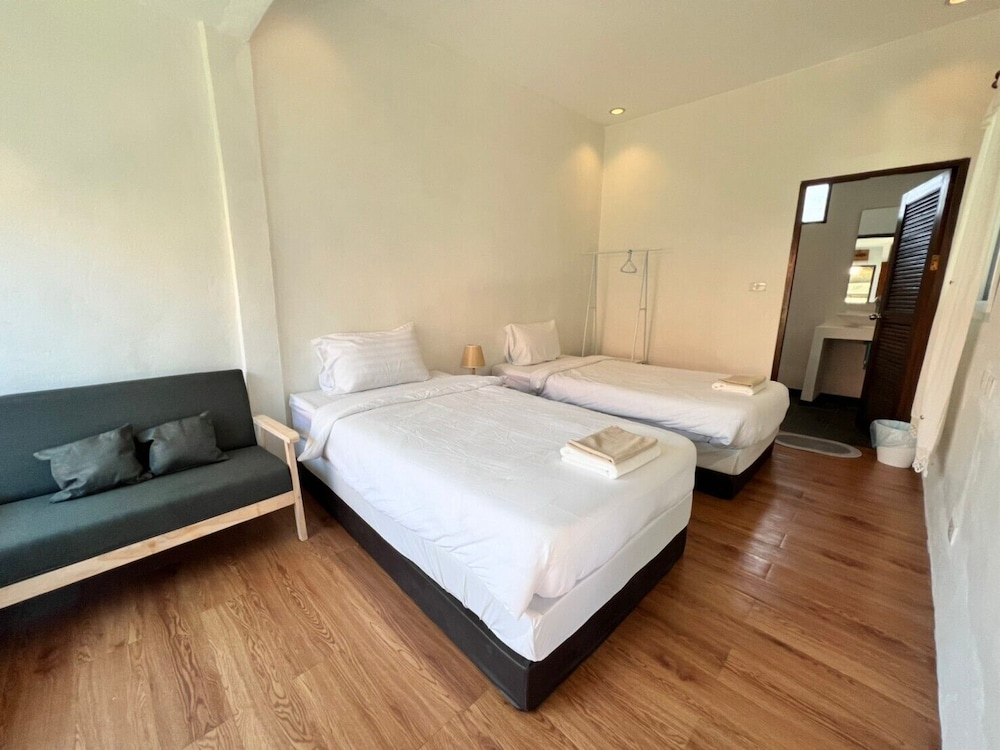 Standard Twin Room - Photo 6