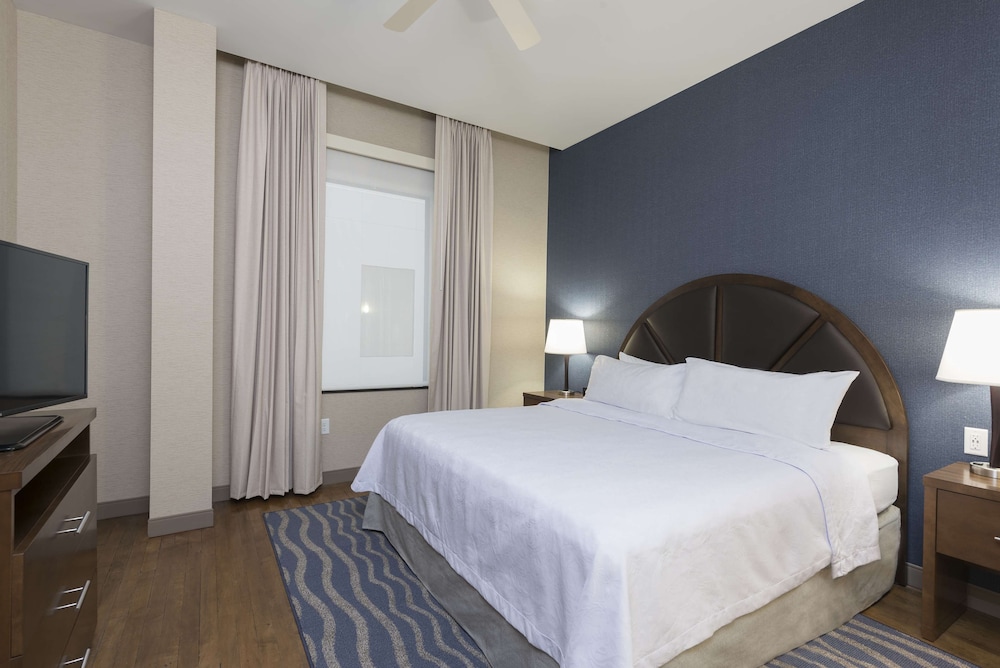 Suite, 1 King Bed, Non Smoking photo 1