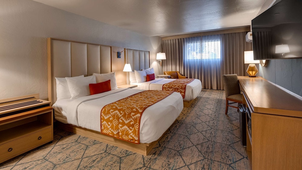 Standard Room, 2 Queen Beds, Refrigerator & Microwave (Walk-in Shower)