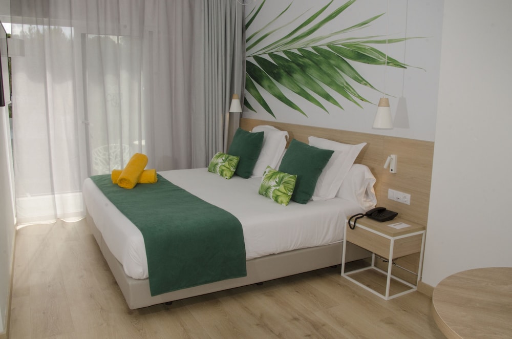 Superior Double Room, Balcony, Pool View