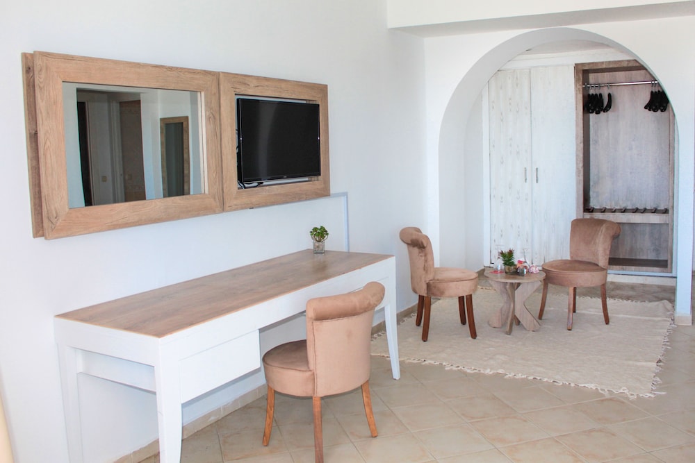 Double Room - Photo 7
