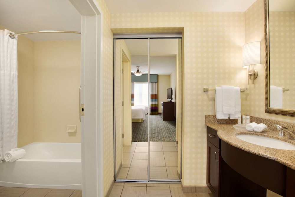 Suite, Accessible, Non Smoking - Photo 9