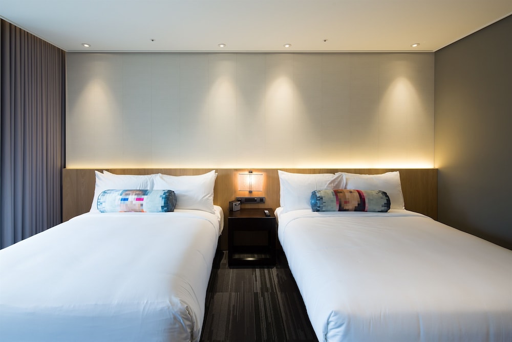 Room, 2 Queen Beds photo 3