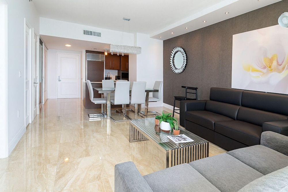 Deluxe Condo, 2 Bedrooms, Balcony, Ocean View photo 1