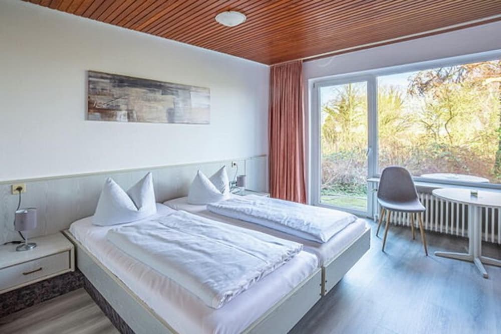 Basic Triple Room photo 2