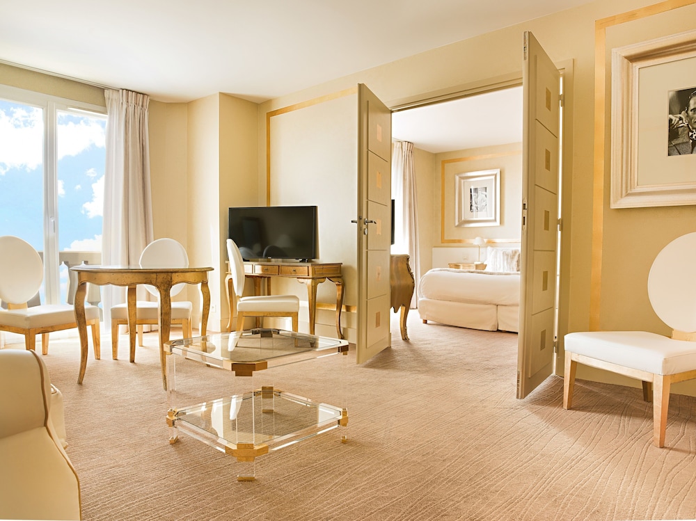 Deluxe Suite - Photo 3