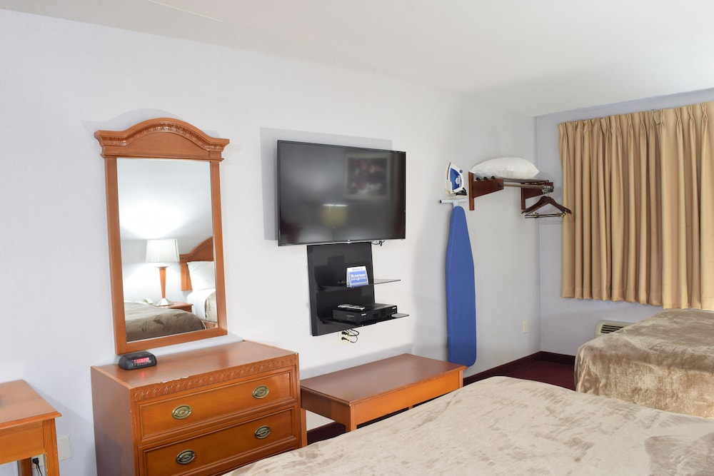 Suite, Multiple Beds, Non Smoking photo 3