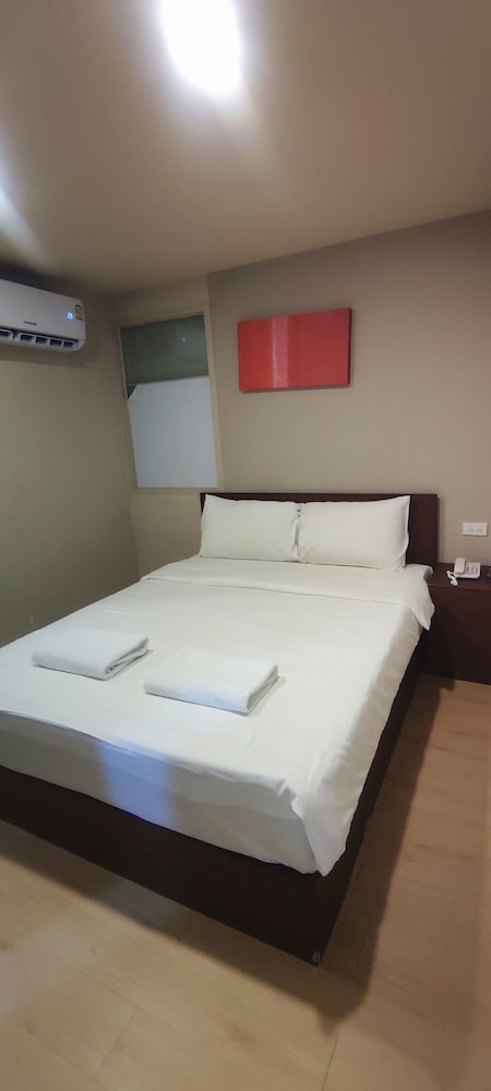 Standard Double Room (No Window) - Photo 5