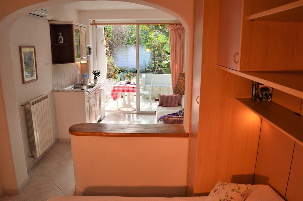 Comfort Studio, Multiple Beds, Pets Allowed, Garden View photo 3