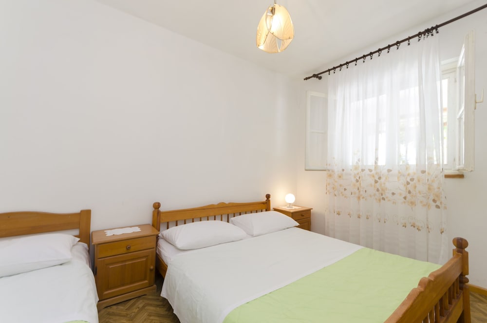 Apartment (A2)