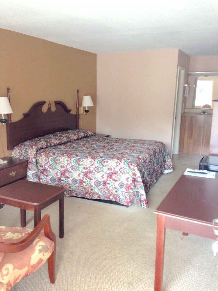 Standard Room, 1 King Bed, Smoking photo 1