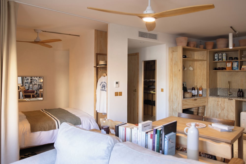 Suite - Photo 6