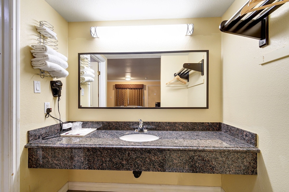 Superior Suite, 1 King Bed photo 2