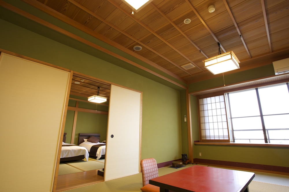 Suite (Enji) photo 1
