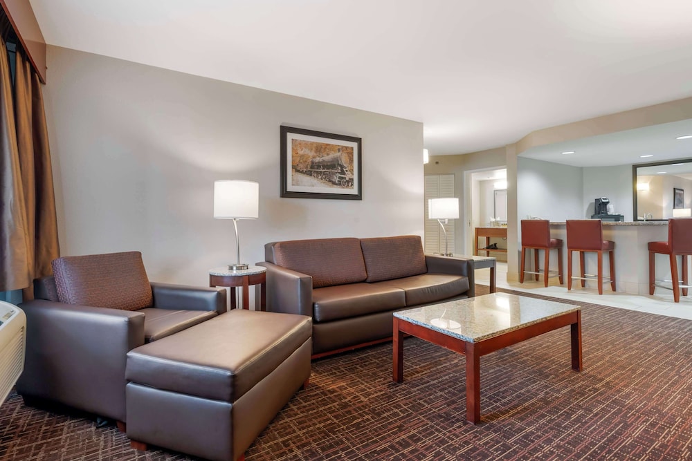 Suite, 2 Queen Beds, Non Smoking, Balcony - Photo 5