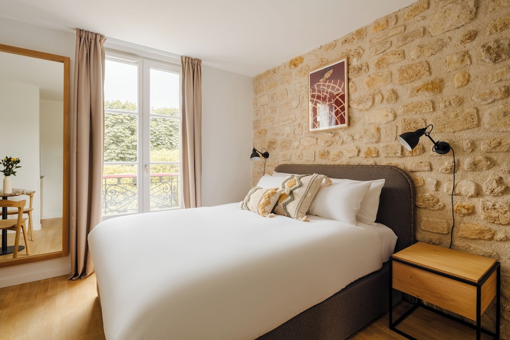 Studio, 1 Double Bed, View photo 1