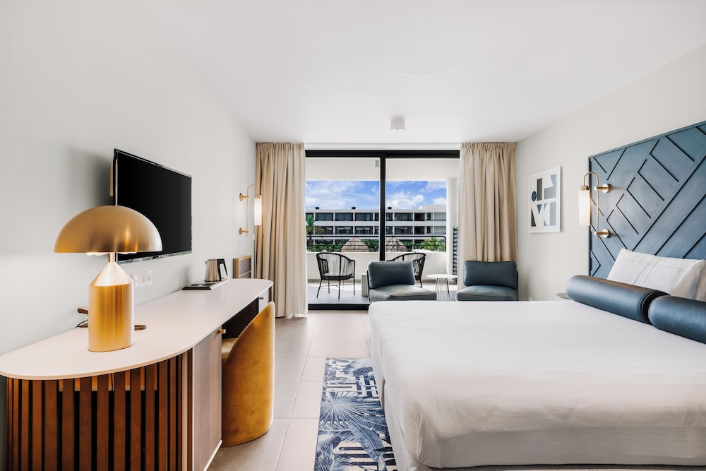 Deluxe Room, 1 King Bed, Partial Ocean View