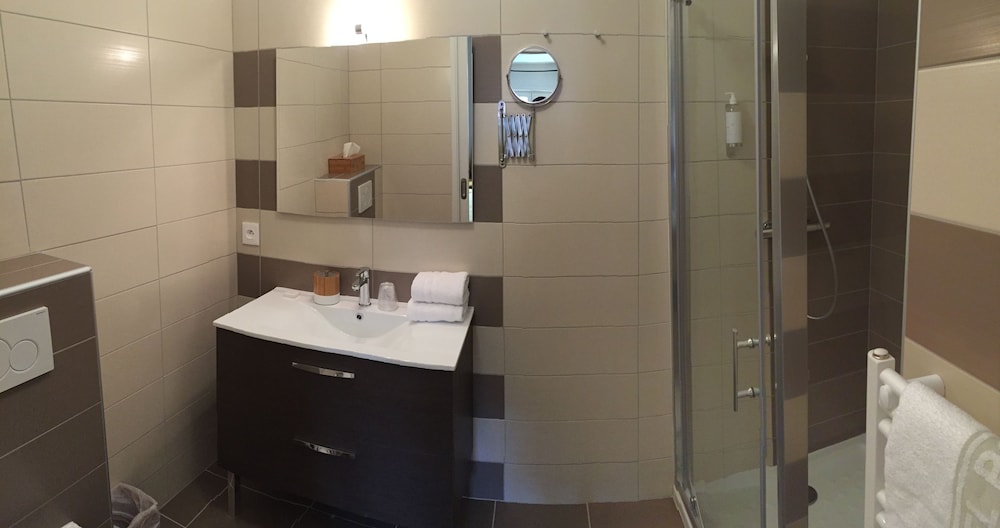 Double Room - Photo 7