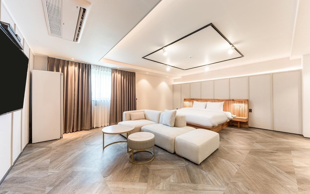 Premium King Avenue - Photo 7