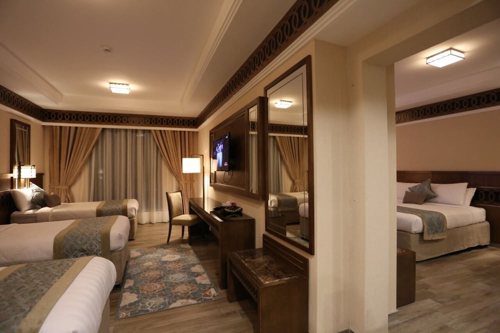 Family Room - Photo 5