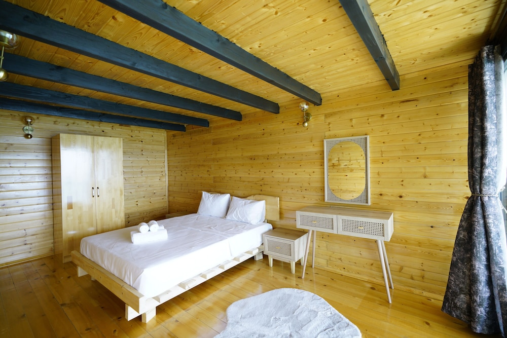 Villa - Photo 1