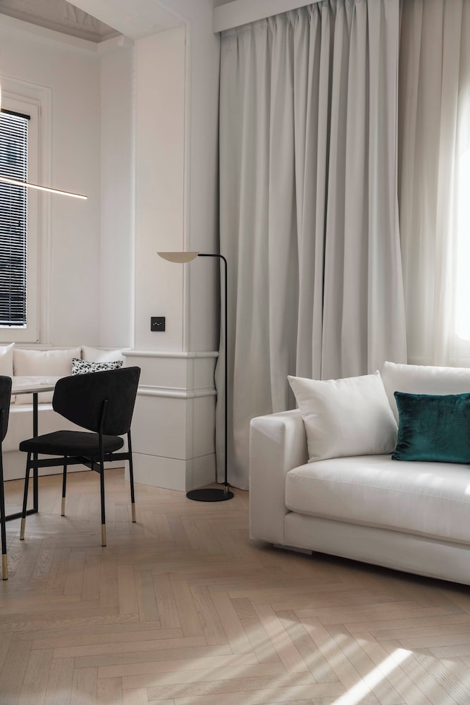 Suite, Annex Building (with private Jacuzzi) - Photo 9