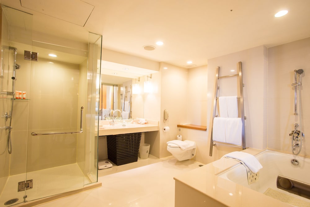 Suite, 1 King Bed (Enhance Privilege) photo 2