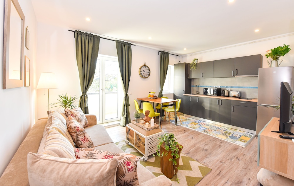 Deluxe Apartment, 2 Bedrooms, Balcony, River View photo 1