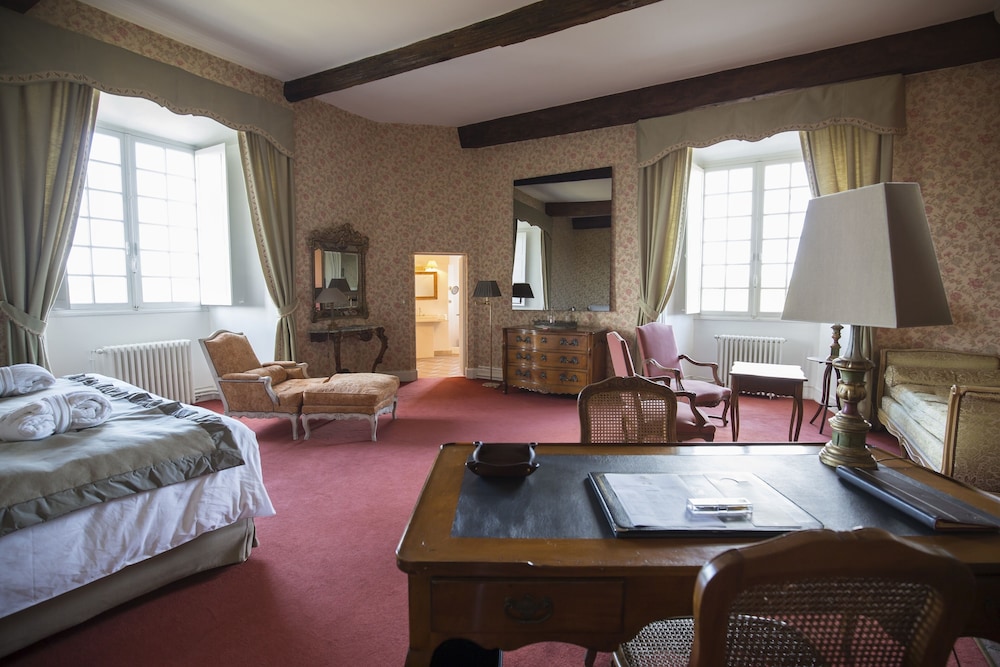 Signature Suite - Photo 12