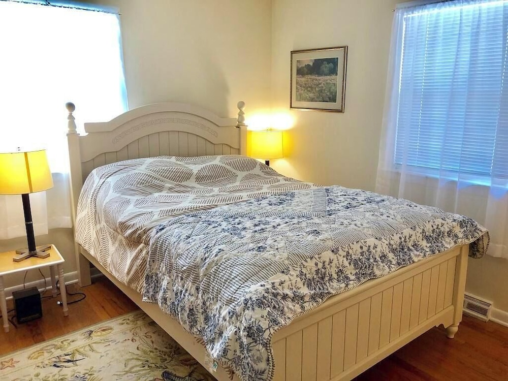 Premium King Theme Room with Marina View and Balcony Not Pet Friendly - Photo 5