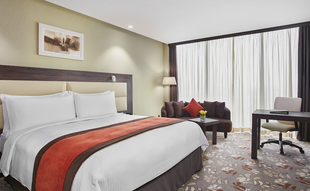 Suite, 1 King Bed, Smoking, Club Lounge Access (Diplomatic) photo 2