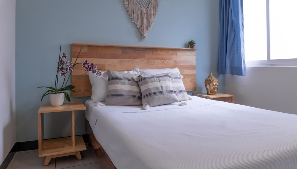 Standard Room, 1 Queen Bed photo 1