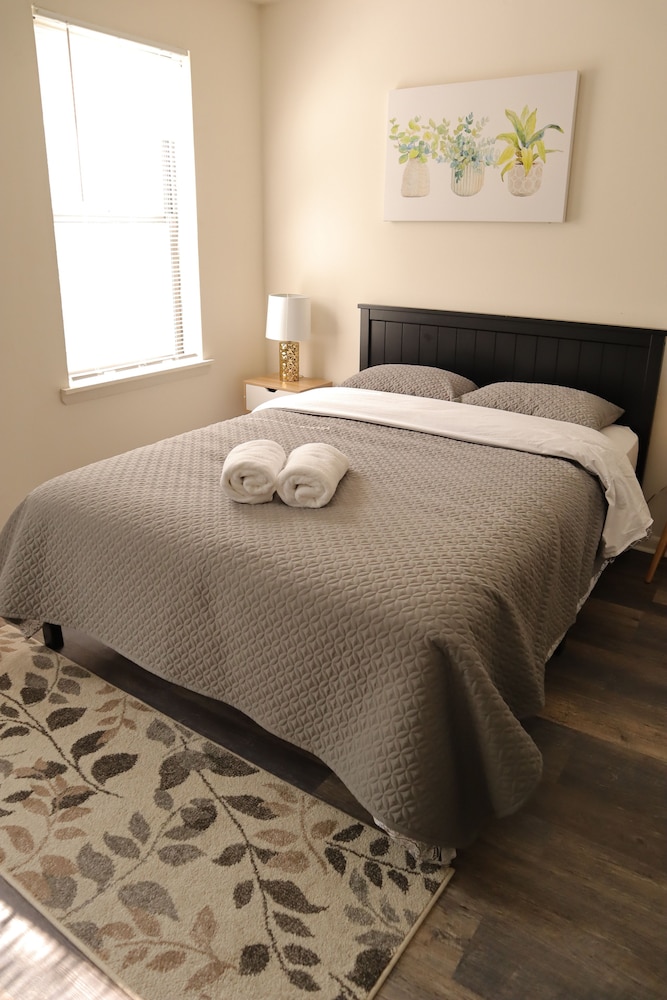 Comfort Condo, 1 Queen Bed, Kitchen (201)