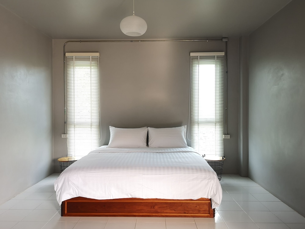 Superior Room, 1 King Bed photo 3