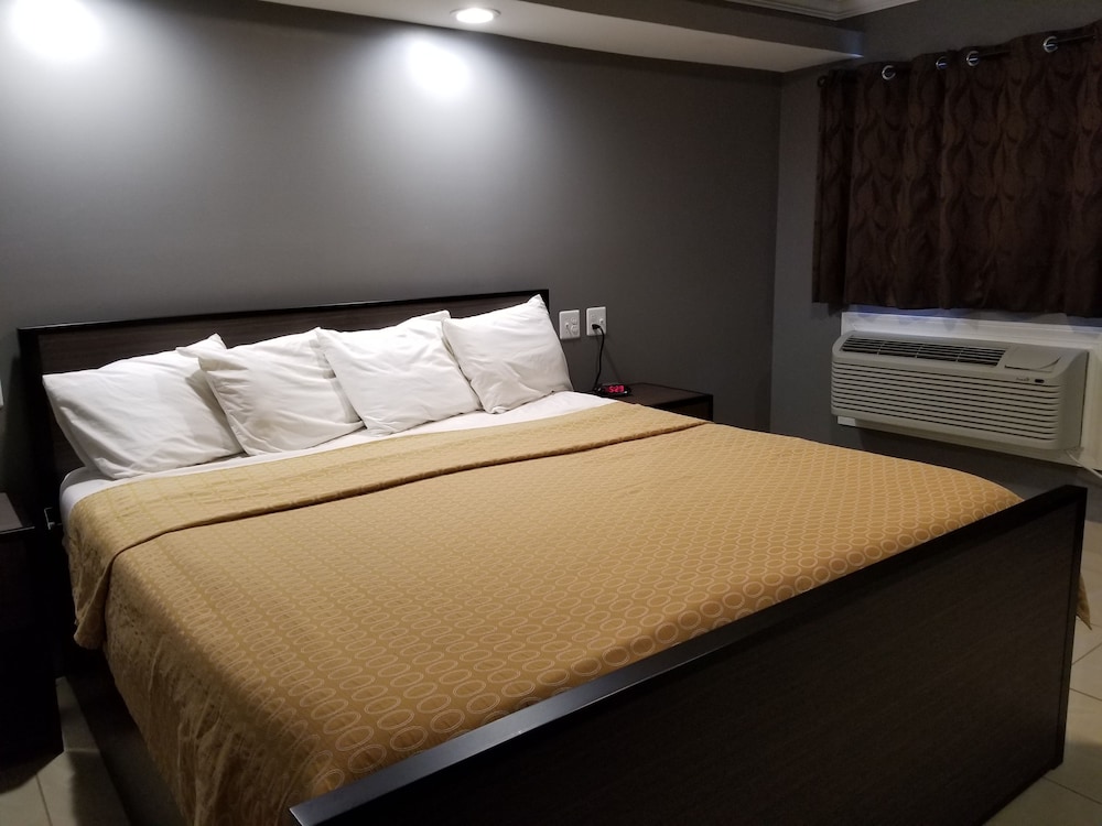 Standard Room, 1 King Bed photo 3