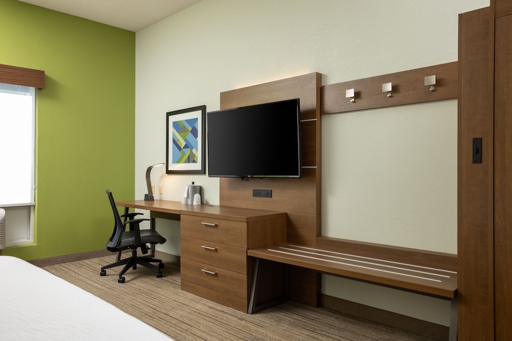 Standard Room, 1 King Bed - Photo 2