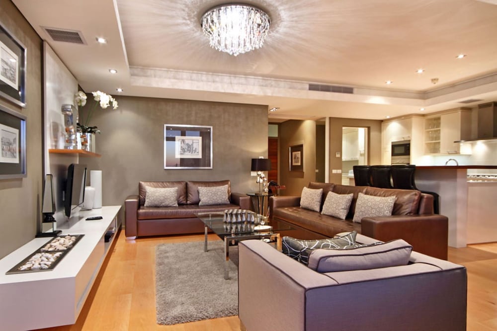Three-Bedroom Exclusive Penthouse - Photo 12