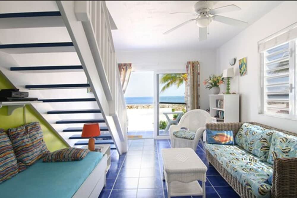1 Bedroom Ocean Front Apartment photo 3