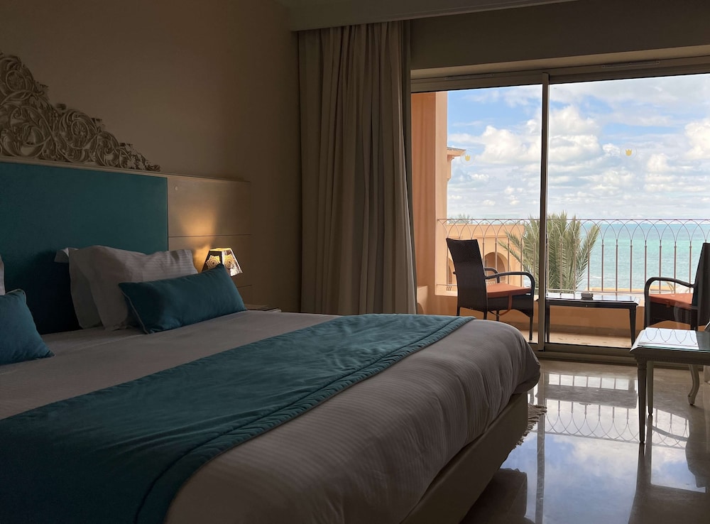Superior Room, 1 King Bed - Photo 5