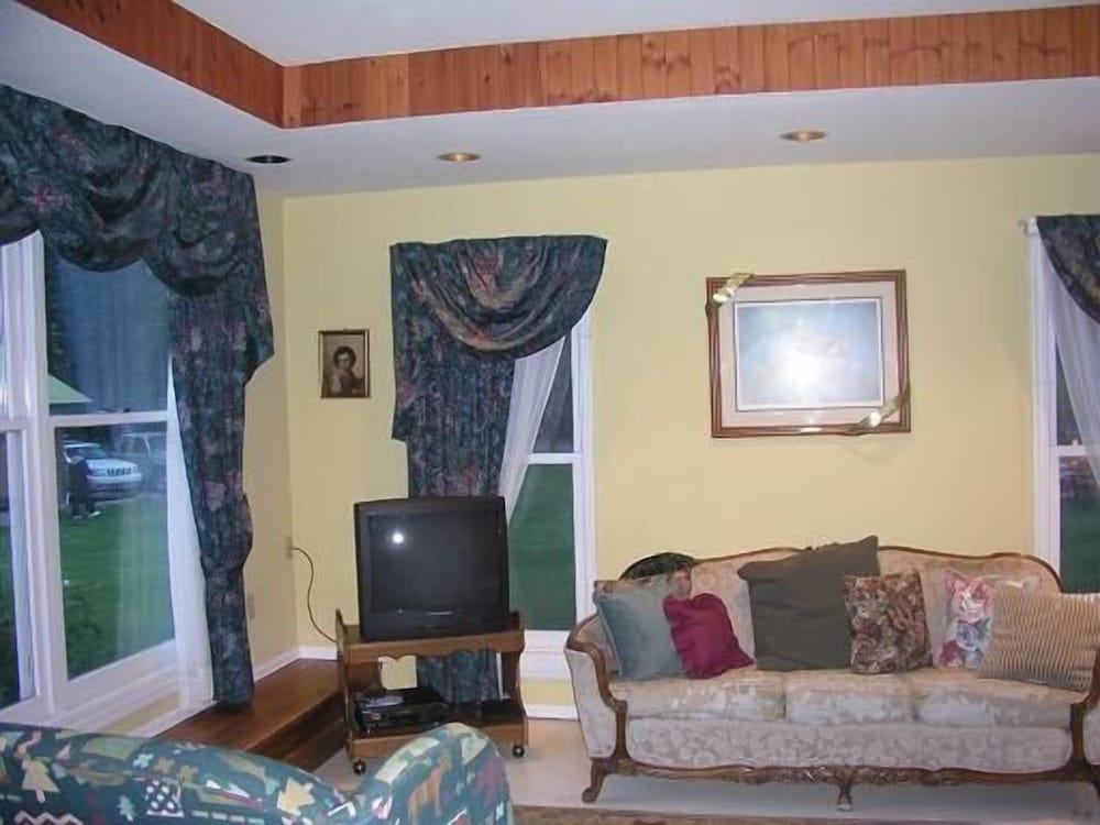 Signature Cabin, 4 Bedrooms, Mountain View photo 1