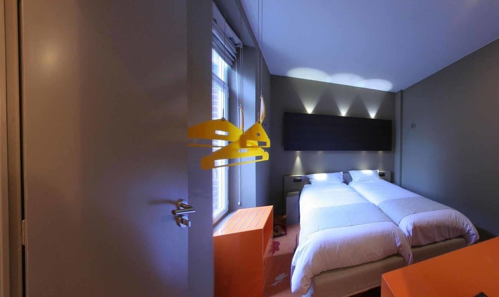 Twin Room, Courtyard Area